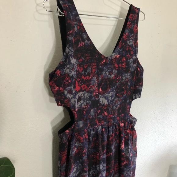 One Clothing || Sleeveless Cut-Out Waist Maxi Dress - Picture 2 of 8